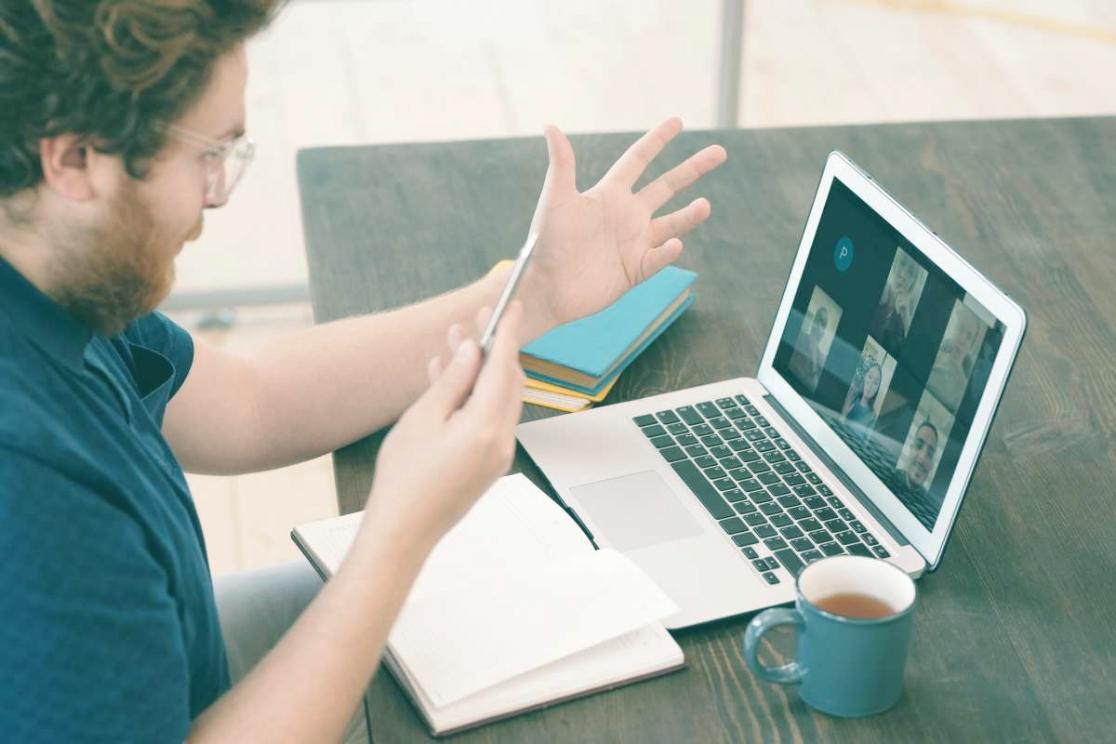 Zespół Nerijink Cyou w trakcie prowadzenia interaktywnego warsztatu online z praktycznymi zadaniami